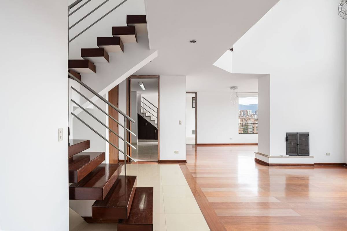 Escalier intérieur de duplex (photo d'illustration)