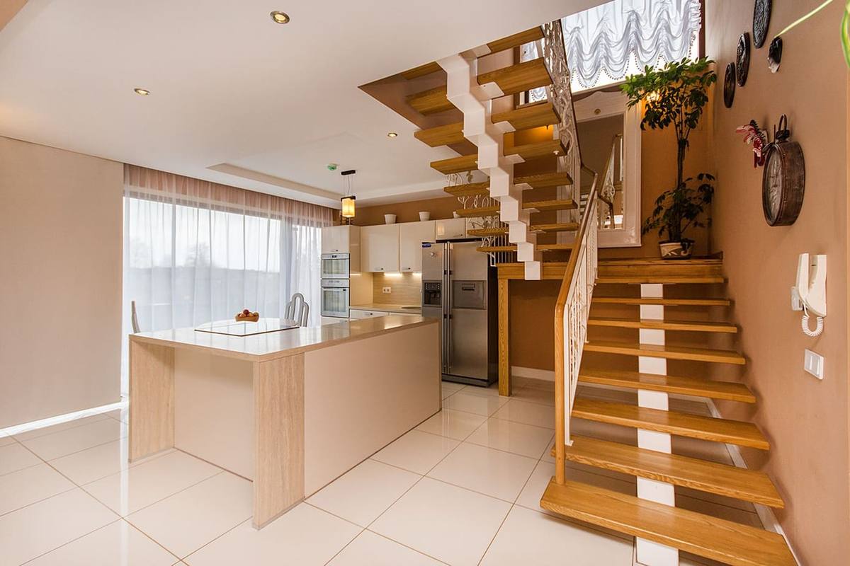 Escalier intérieur de duplex (photo d'illustration)