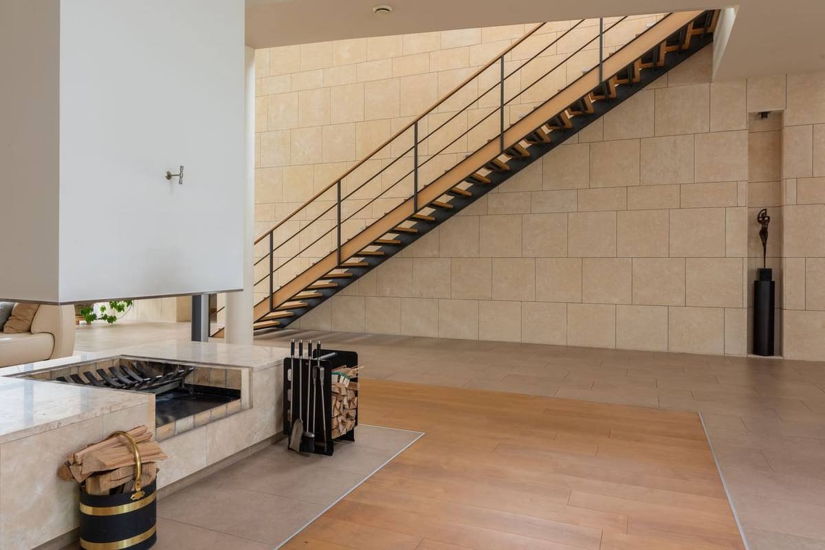 Escalier intérieur de duplex (photo d'illustration)