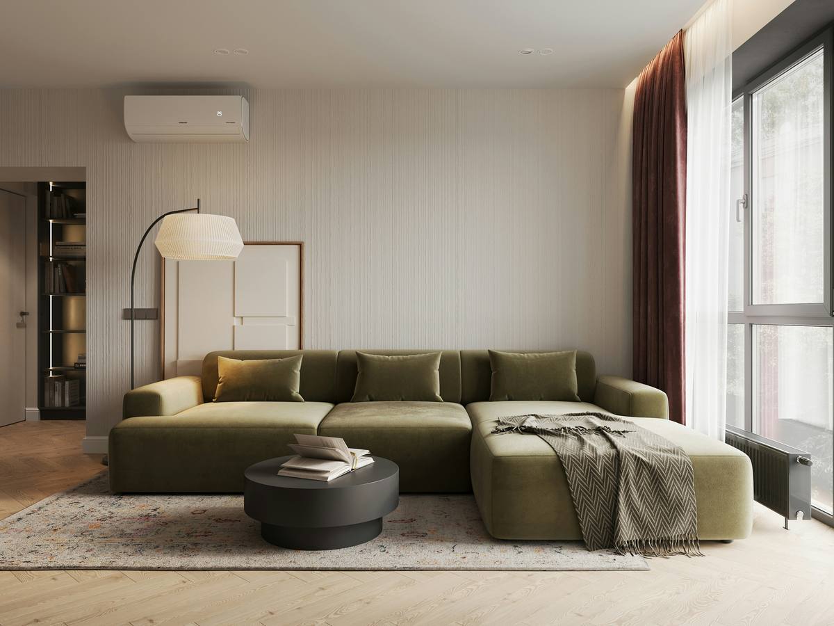 Salon au canapé vert dans un intérieur clair