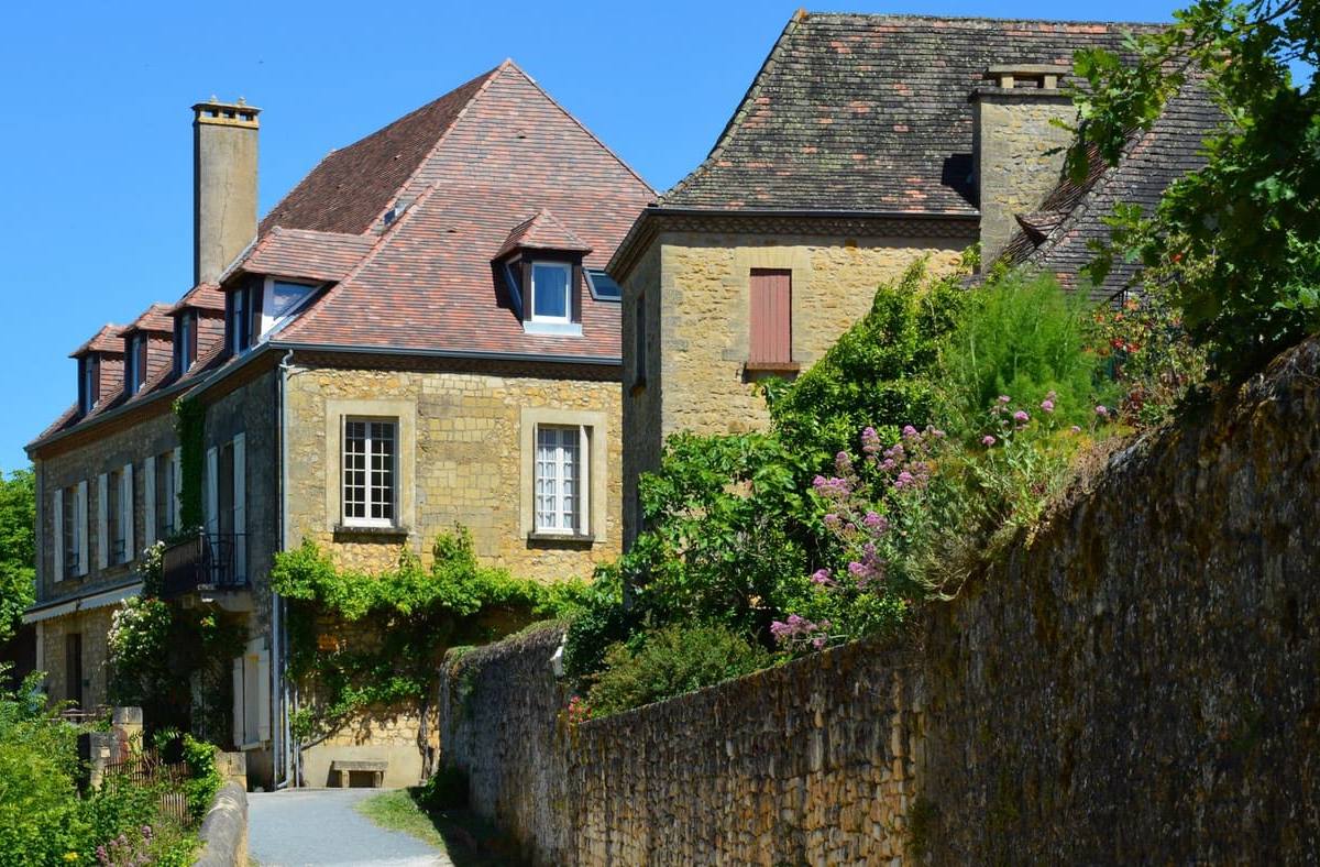 Maison et son jardin (photo d'illustration)